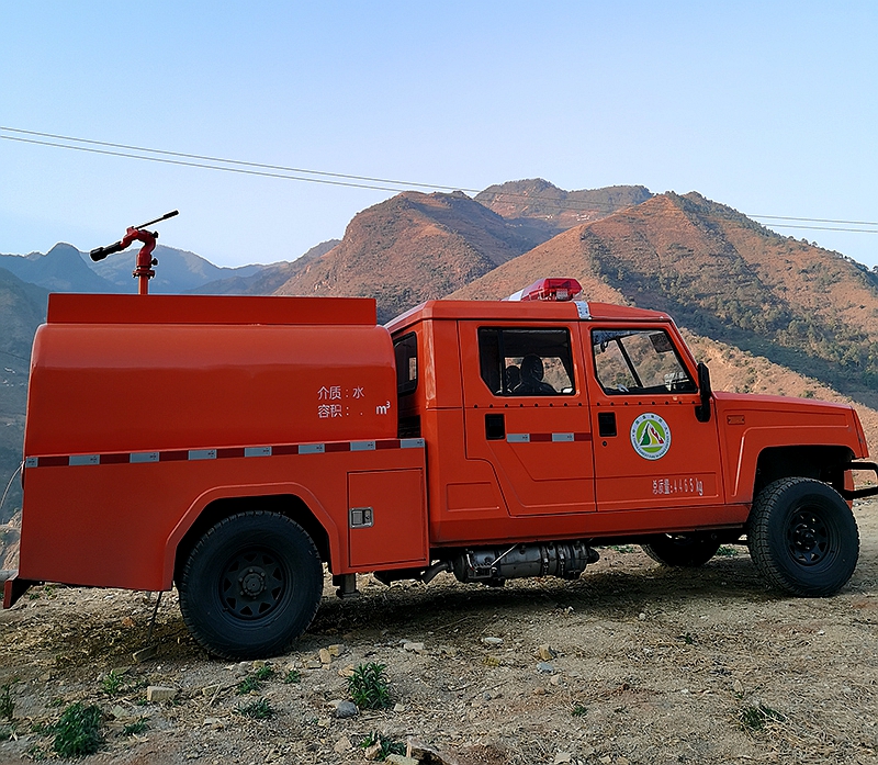 北汽勇士四驅(qū)森林消防供水車(chē)