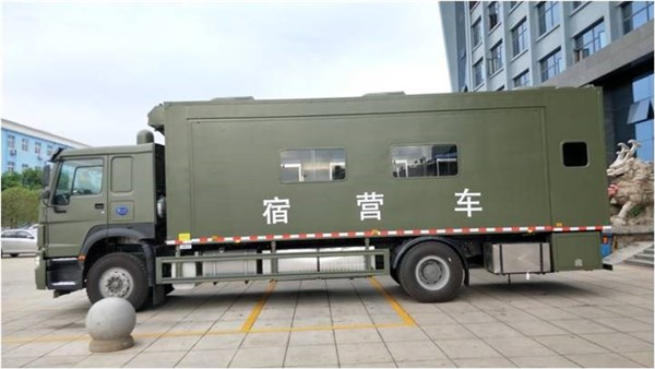 重汽豪沃24人宿營(yíng)車