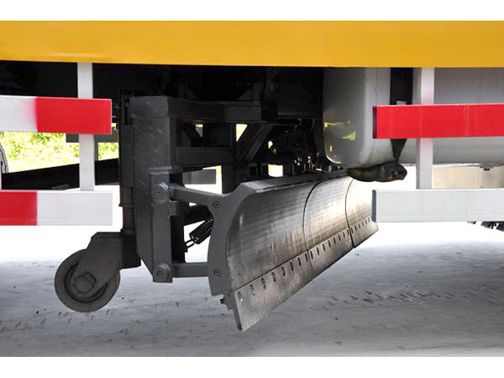 東風天錦除冰除雪車